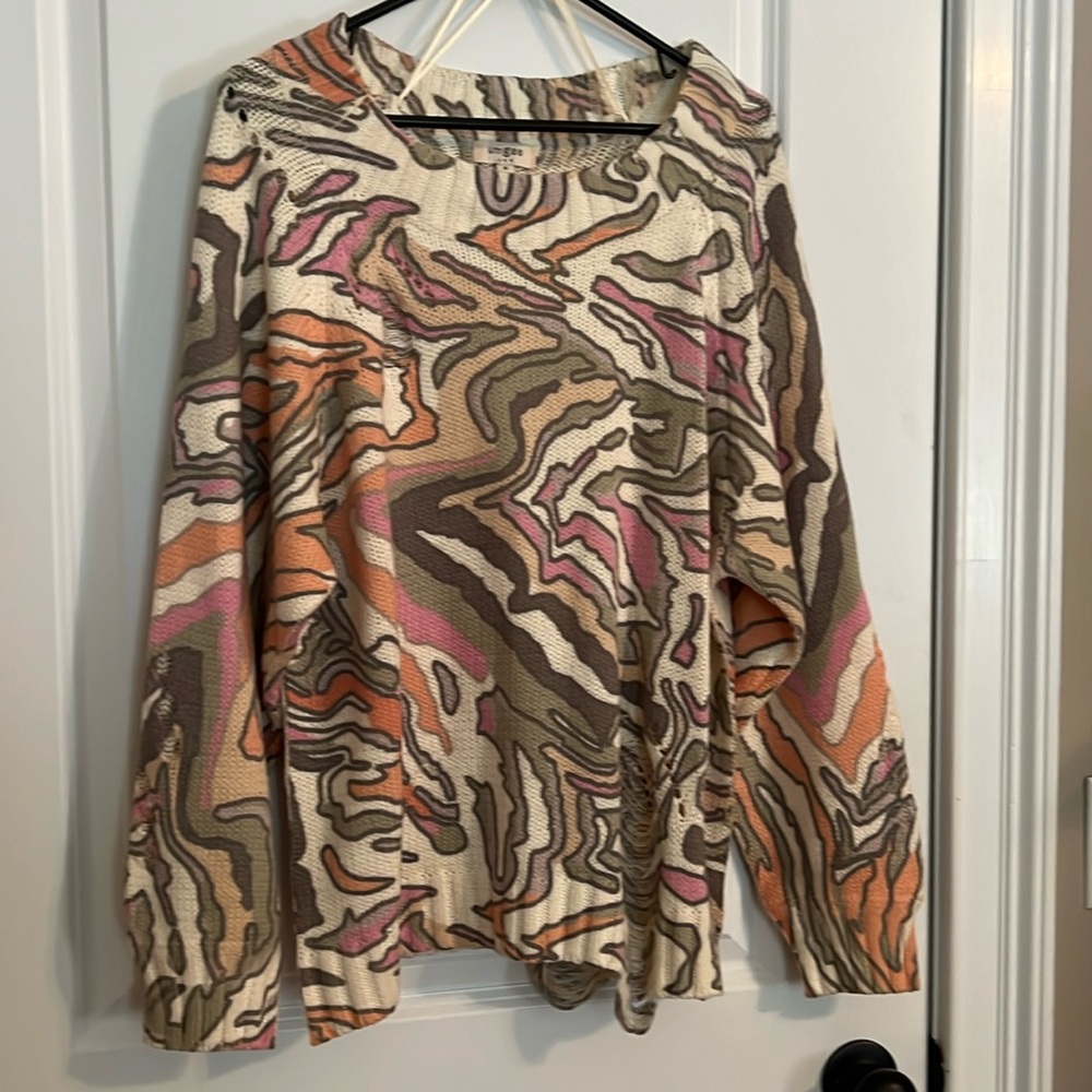 Umgee Ladies Distressed Crocheted Style Sweater Size Medium